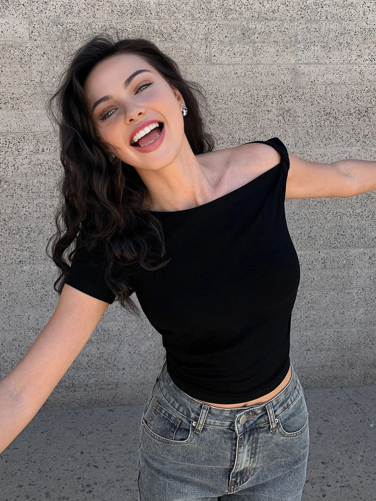 Asymmetrisk Crop Top | Off-Shoulder | Moderne og Elegant l Vanero