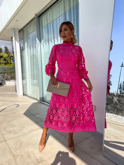 Elaina | Stilfuld Midi Kjole med Blonde Detaljer l Vanero
