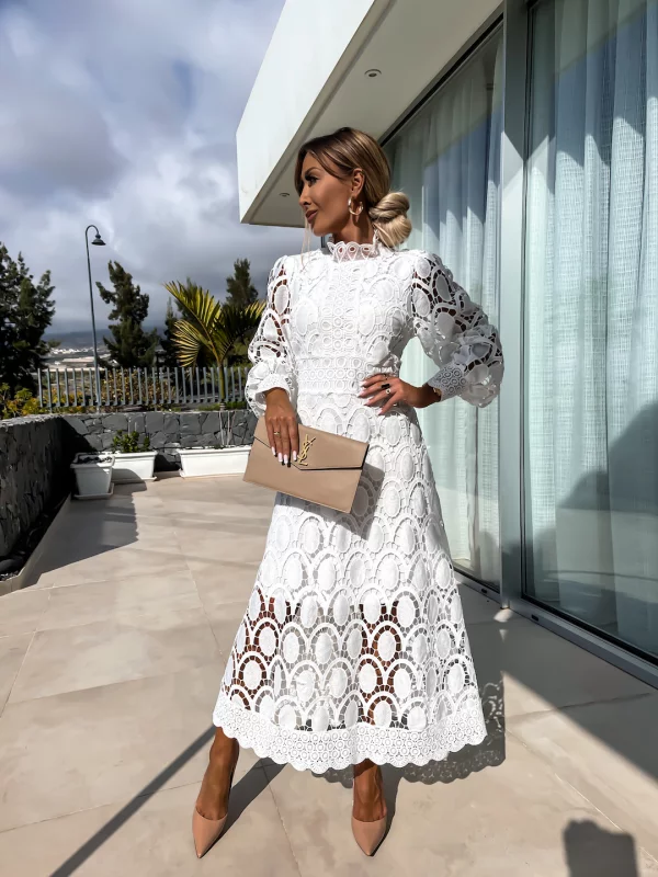 Elaina | Stilfuld Midi Kjole med Blonde Detaljer l Vanero