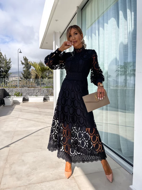Elaina | Stilfuld Midi Kjole med Blonde Detaljer l Vanero