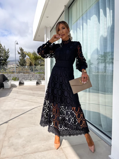 Elaina | Stilfuld Midi Kjole med Blonde Detaljer l Vanero