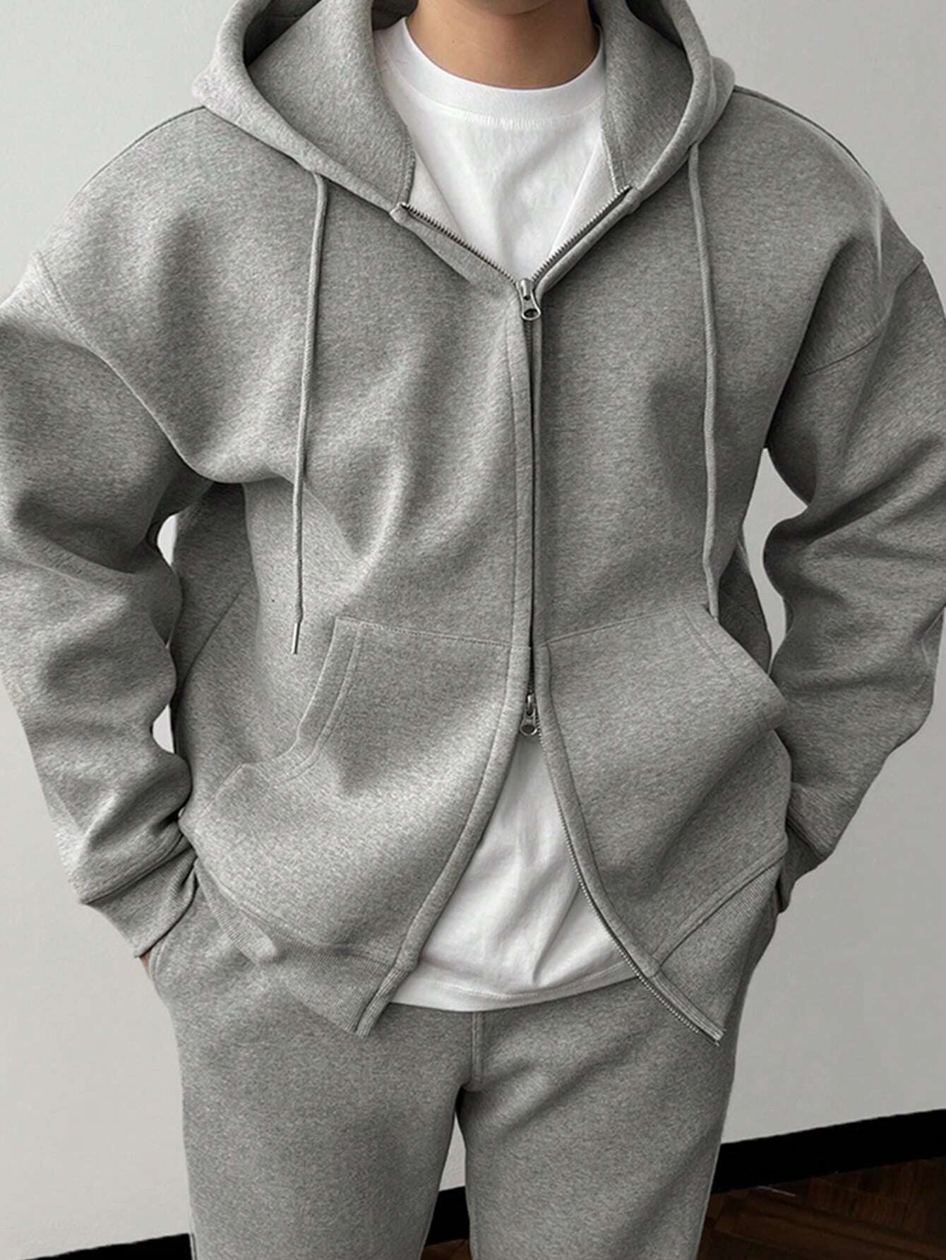 Alexander | Sæt Eksklusivt Herresæt med Ensfarvet Hoodie og Bukser Mørkegrå | Vanero