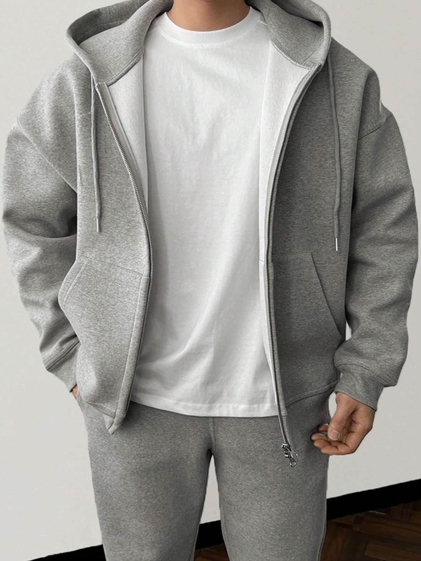 Alexander | Sæt Eksklusivt Herresæt med Ensfarvet Hoodie og Bukser Mørkegrå | Vanero