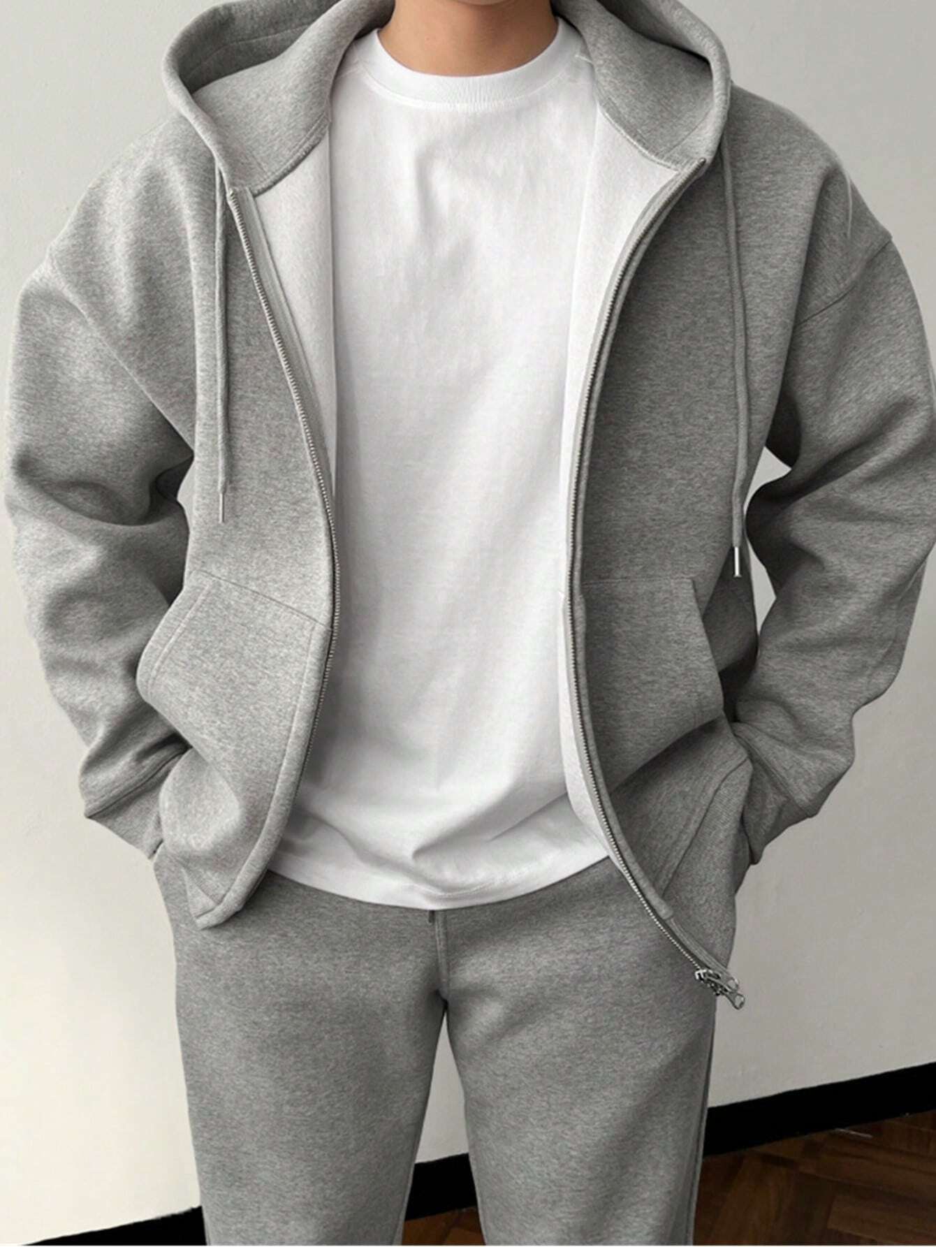 Alexander | Sæt Eksklusivt Herresæt med Ensfarvet Hoodie og Bukser Mørkegrå | Vanero