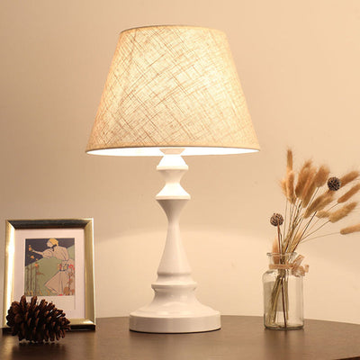 Nordic Empire Shade Natlampe Stof 1 | Lys Stuelampe med Cylinder/Tåreformet Base i Sort/Hvid | Vanero