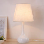 Bordlampe Med Empire Stofskærm | Kompatibel Belysningsdesign | Indendørs Belysning Til Stuer Soveværelser Og Læsehjørner | Vanero