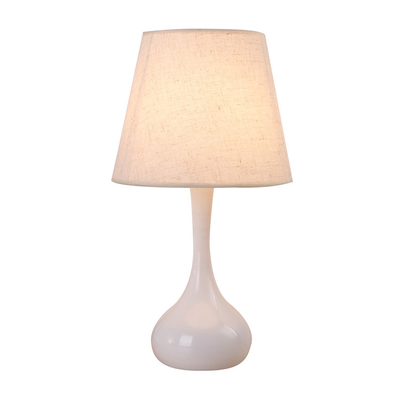 Nordic Empire Shade Natlampe Stof 1 | Lys Stuelampe med Cylinder/Tåreformet Base i Sort/Hvid | Vanero