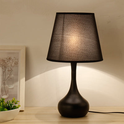 Nordic Empire Shade Natlampe Stof 1 | Lys Stuelampe med Cylinder/Tåreformet Base i Sort/Hvid | Vanero