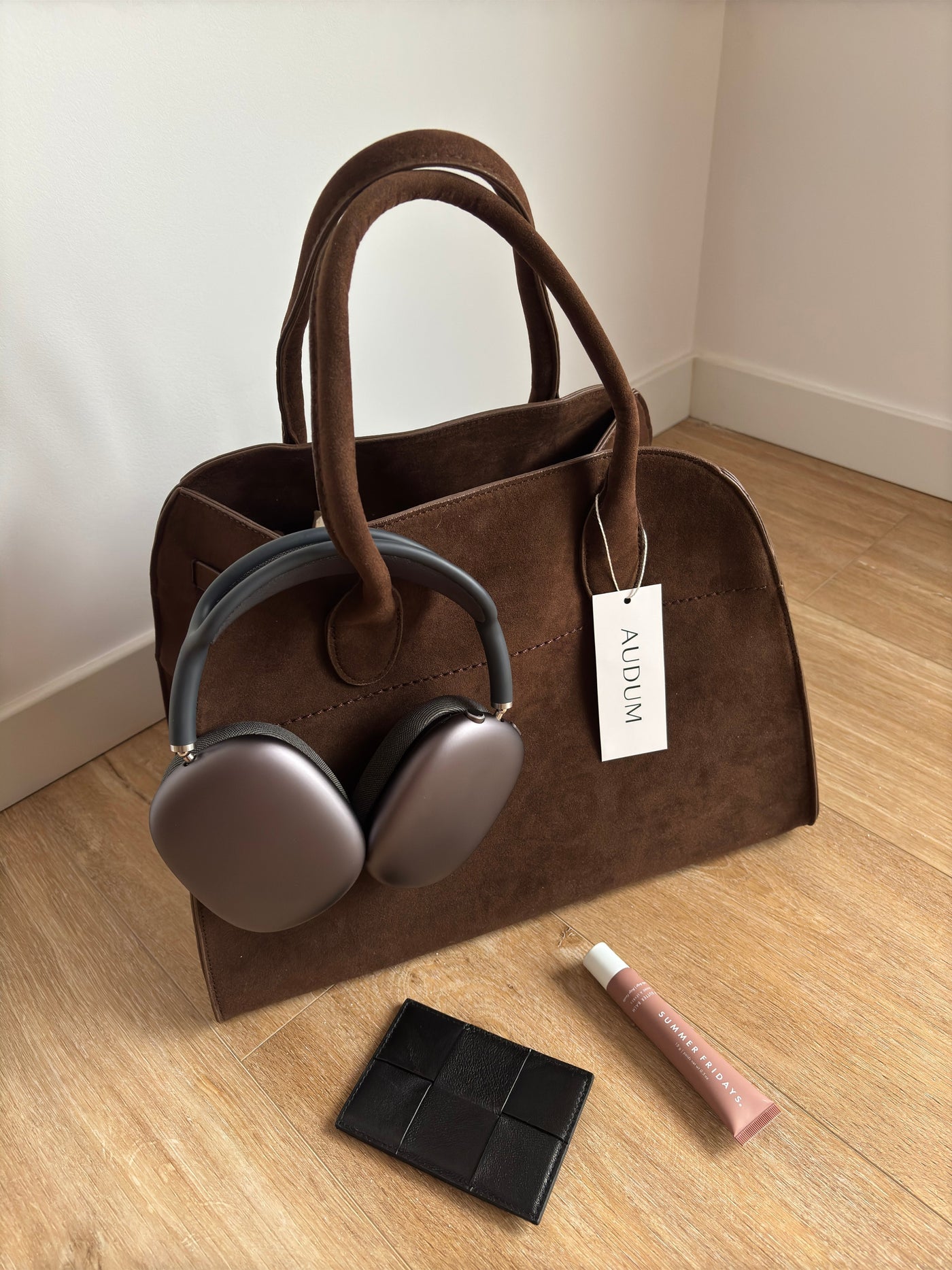 Håndtaske i Ruskind | Buet Form | Klassisk & Elegant | Vanero