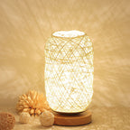 LED Bordlampe Rattan & Træ | Dæmpbar Flettet Kuglelampe | Dekorativ Indendørs Belysning | Vanero