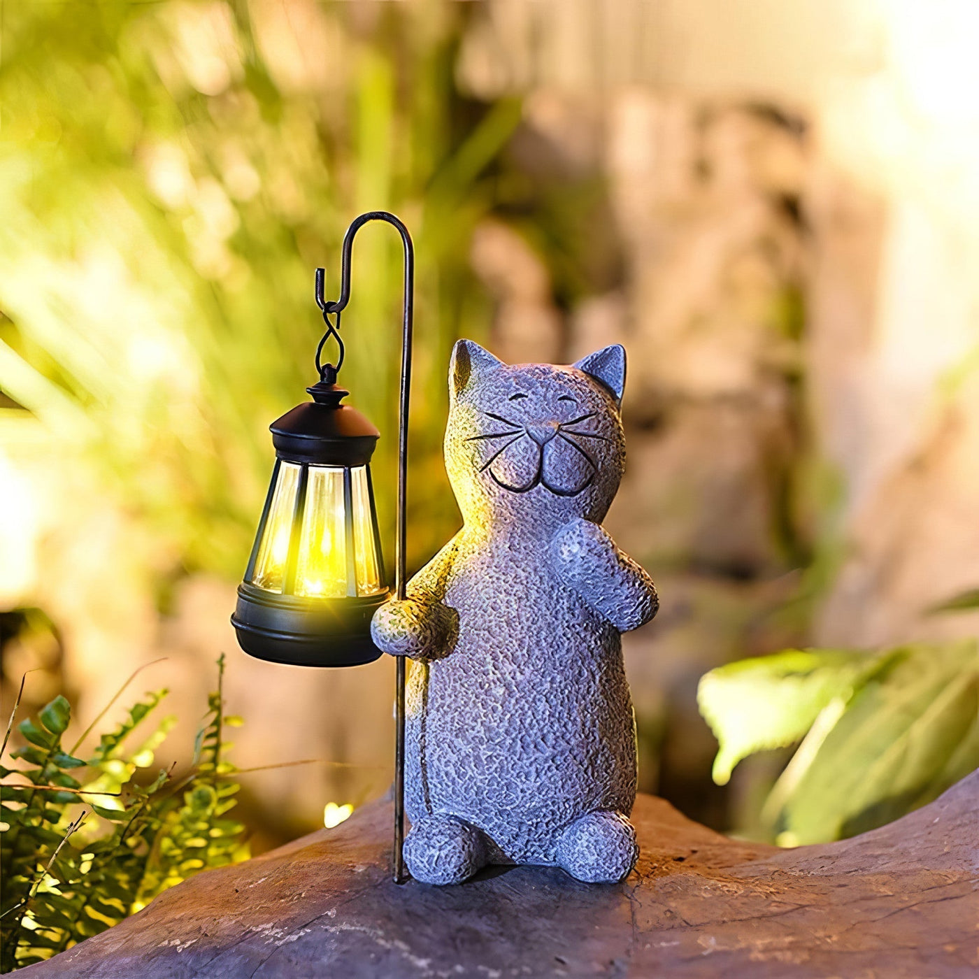LumiPaws | Solcelledrevet Gylden Kattefigur med Lys til Magisk Udendørs Havedekoration | Vanero