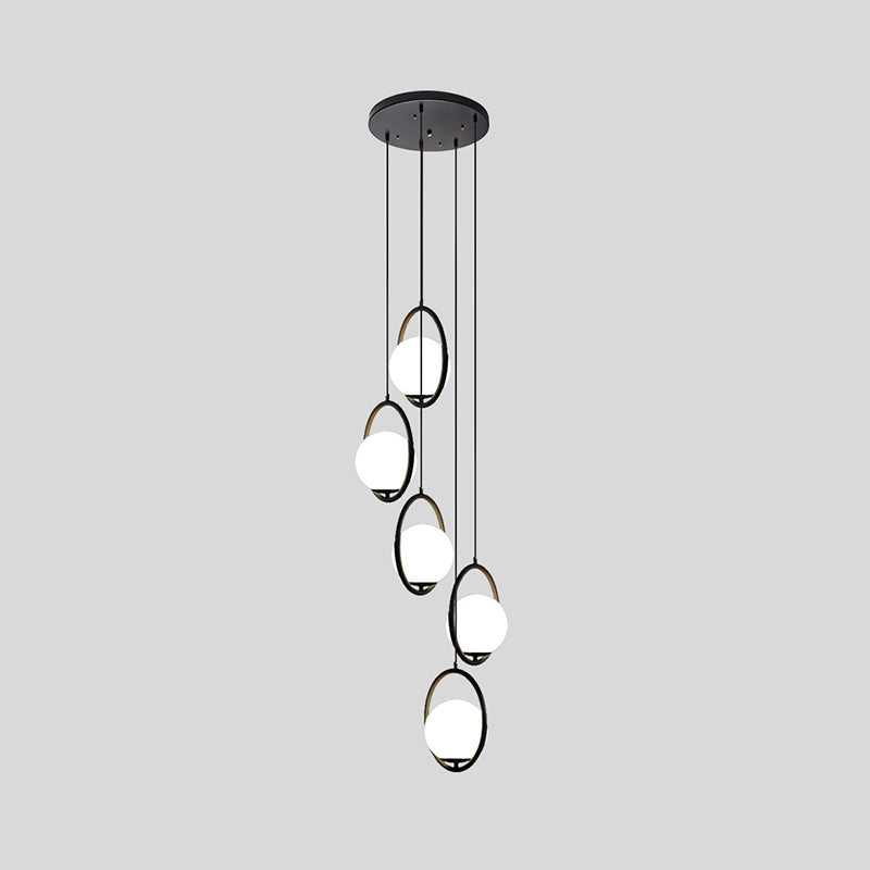 Lysekrone Med Flere Glasglobuser | Sort Metal Og Glas Konstruktion | Trappe Og Højloftet Indendørs Belysning | Vanero