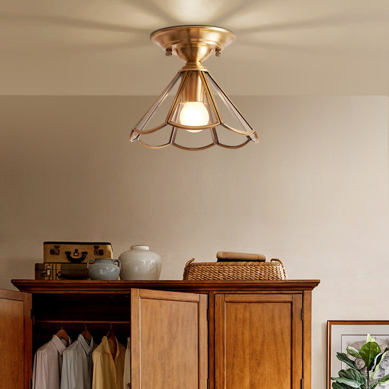 Semi Flush Loftlampe Med Skalleret Metalskærm | Messingfinish Metal Konstruktion | E26 E27 Indendørs Belysning Til Gange Og Entréer | Vanero