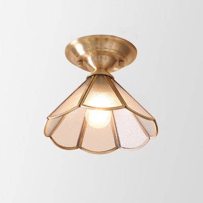 Minimalistisk Scalloped Metal Semi Flush Mount Belysning | Enkeltpære i Messing | Vanero