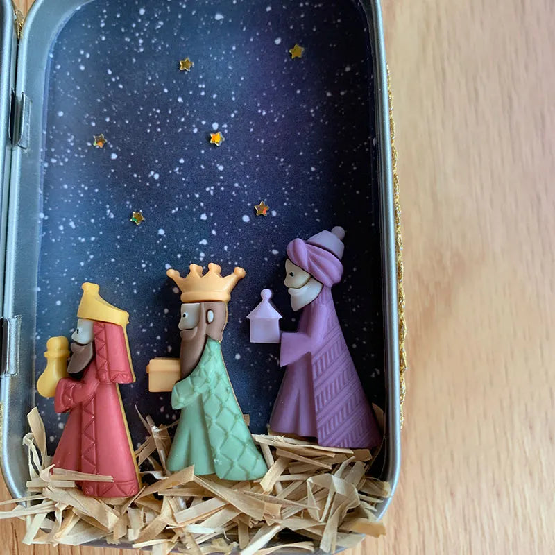 Mini Julekrybbe | Håndlavet Træ- & Resindekoration | Juleudsmykning Indendørs Dekoration | Vanero