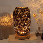 LED Bordlampe Rattan & Træ | Dæmpbar Flettet Kuglelampe | Dekorativ Indendørs Belysning | Vanero