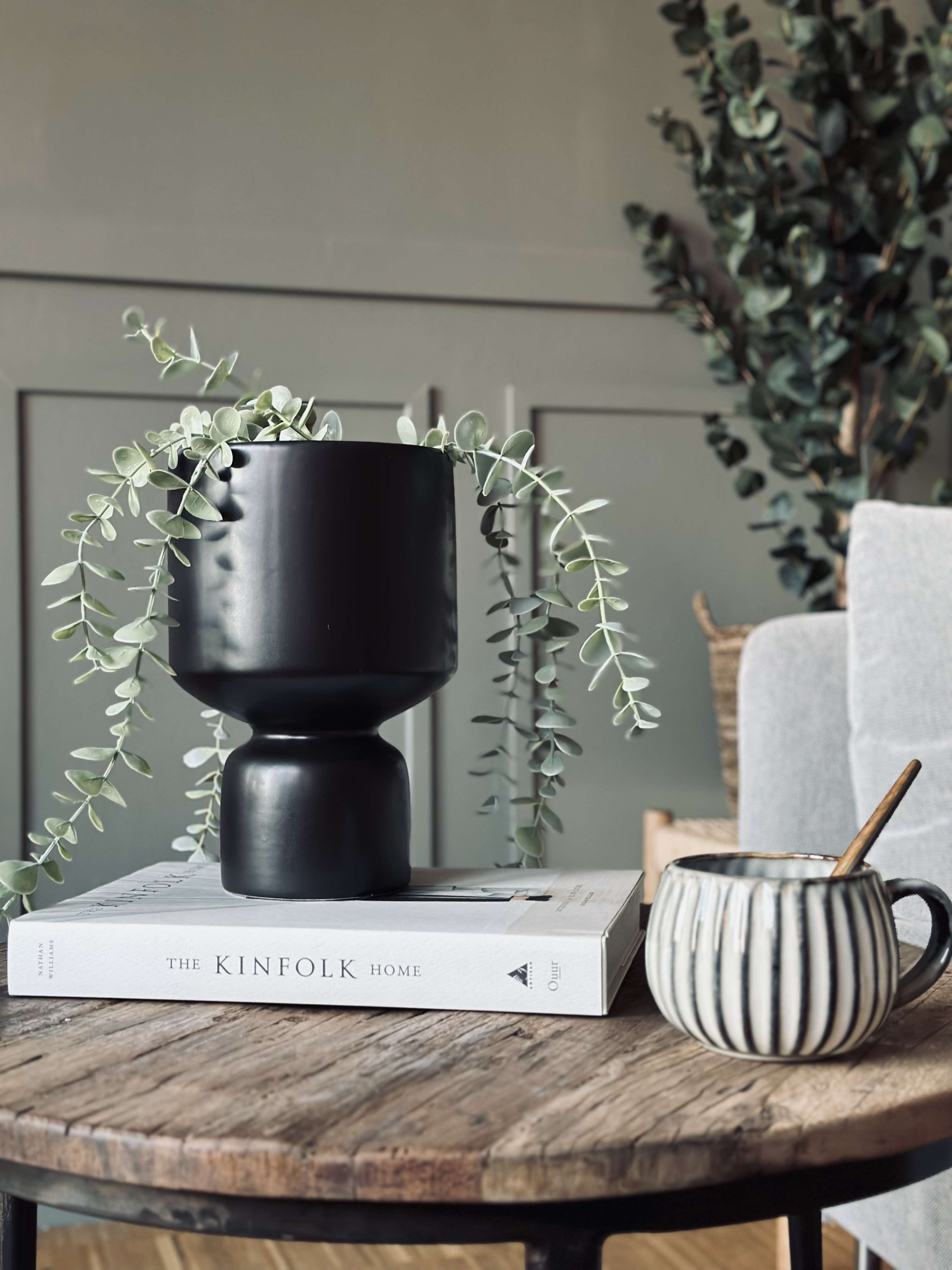 Vase I Sort Glas Konstruktion | Glat Overflade Og Dekorativt Design | Indendørs Dekoration Til Blomster Og Bordopstillinger | Vanero
