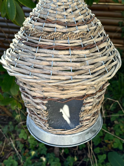 StrawNest | Naturligt Fuglehus med Stråtækt Tag | Vanero