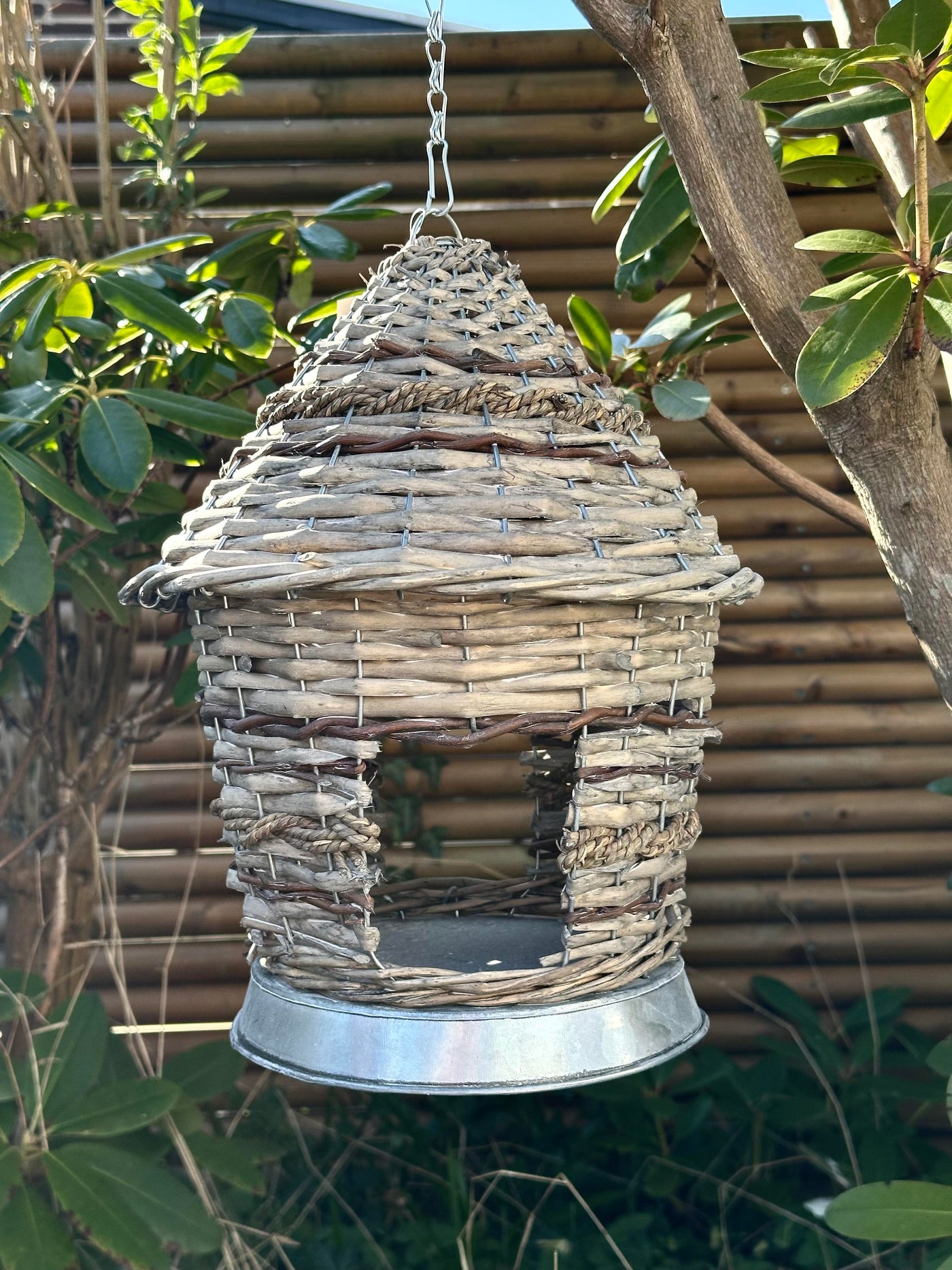 StrawNest | Naturligt Fuglehus med Stråtækt Tag | Vanero