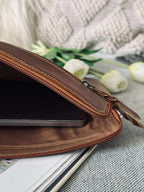 Laptop Sleeve Fuldnarvet Bøffellæder | Slim Profil Laptop Sleeve | Beskyttende Opbevaring til Arbejde Rejser & Hverdag | Vanero