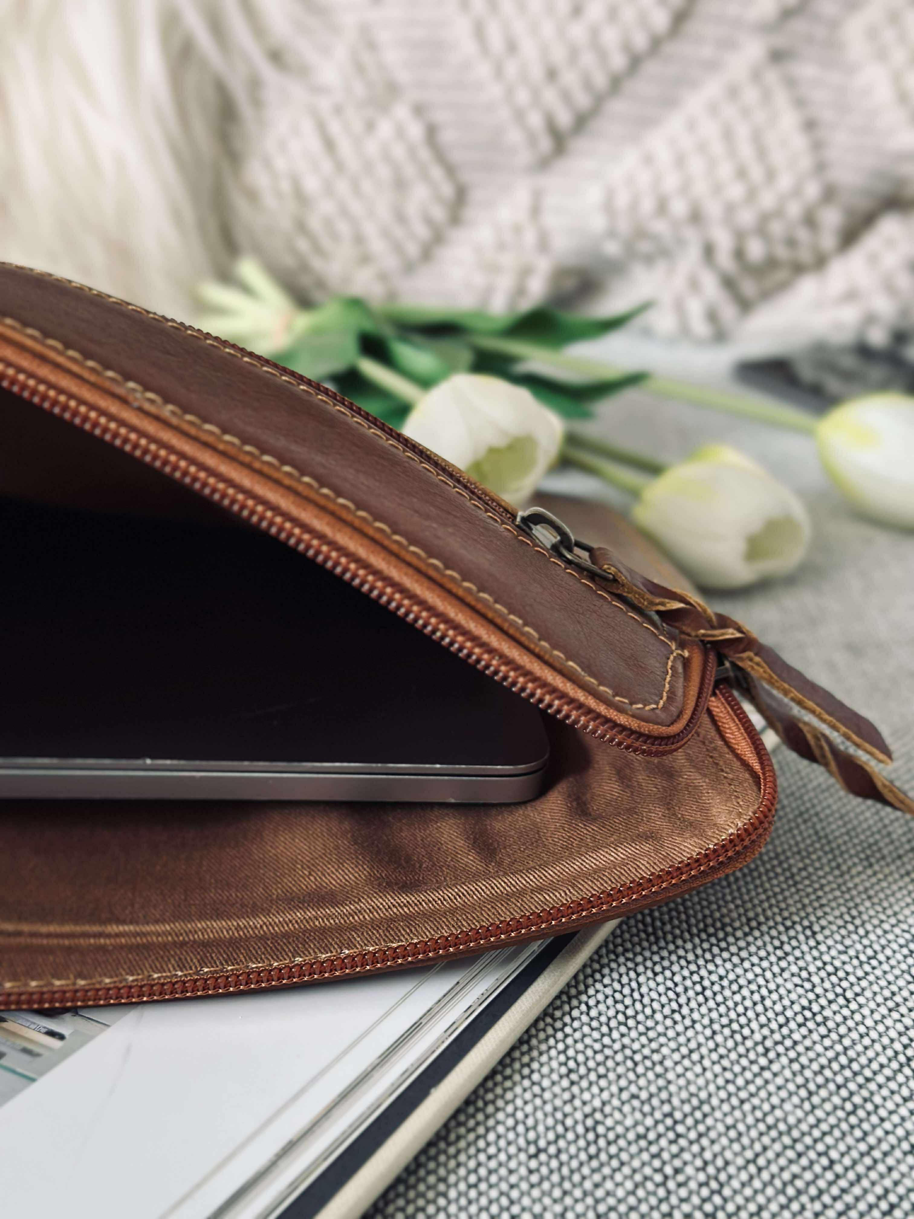 Laptop Sleeve Fuldnarvet Bøffellæder | Slim Profil Laptop Sleeve | Beskyttende Opbevaring til Arbejde Rejser & Hverdag | Vanero