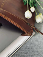 Laptop Sleeve Fuldnarvet Bøffellæder | Slim Profil Laptop Sleeve | Beskyttende Opbevaring til Arbejde Rejser & Hverdag | Vanero