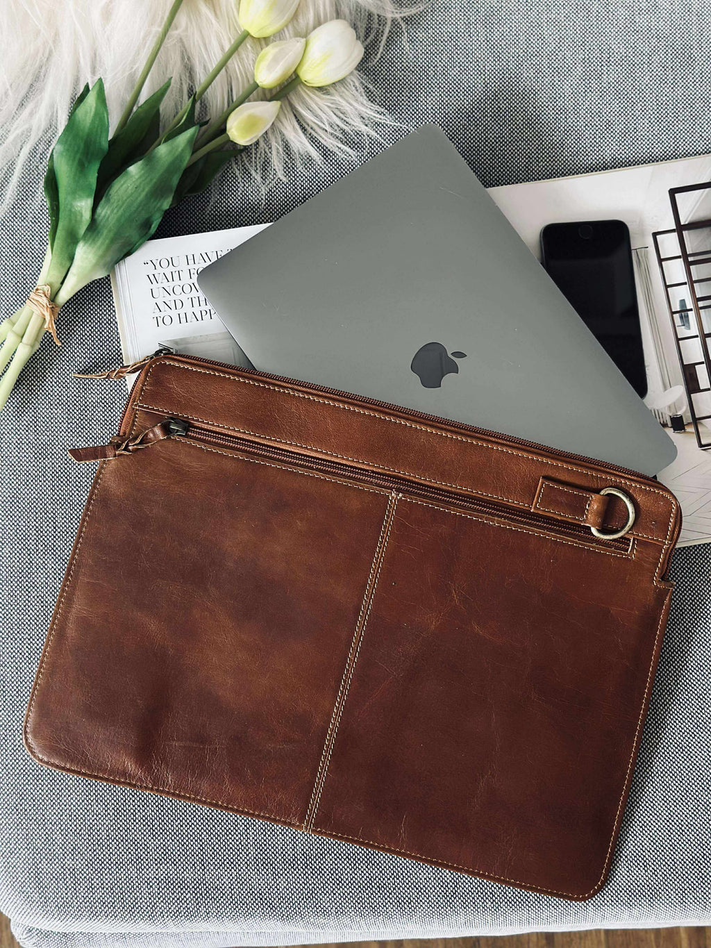Laptop Sleeve Fuldnarvet Bøffellæder | Slim Profil Laptop Sleeve | Beskyttende Opbevaring til Arbejde Rejser & Hverdag | Vanero