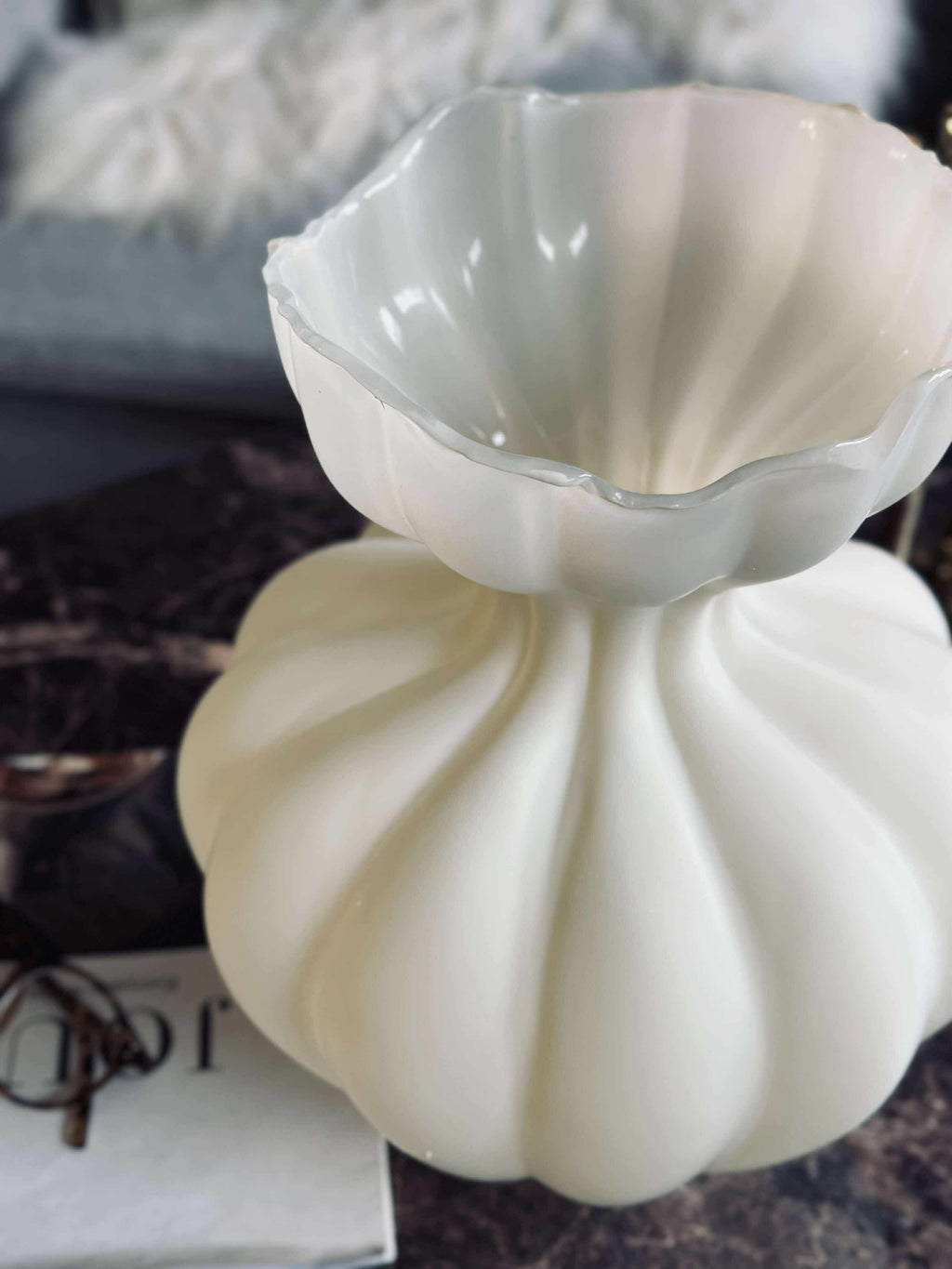 Vase I Mat Glas Konstruktion | Organisk Skulpturel Form Design | Indendørs Dekoration Til Blomster Og Bordopstillinger | Vanero