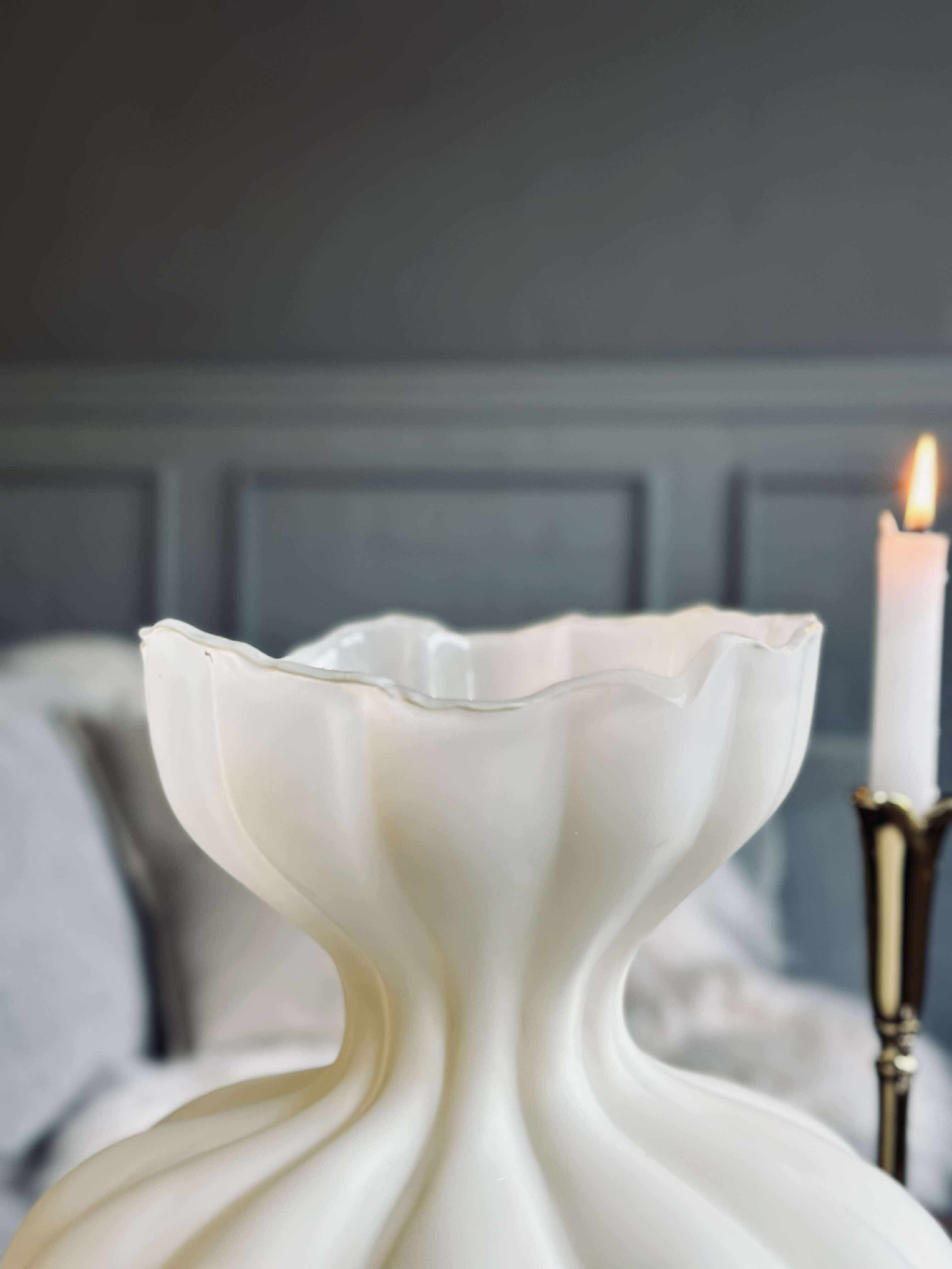 Vase I Mat Glas Konstruktion | Organisk Skulpturel Form Design | Indendørs Dekoration Til Blomster Og Bordopstillinger | Vanero