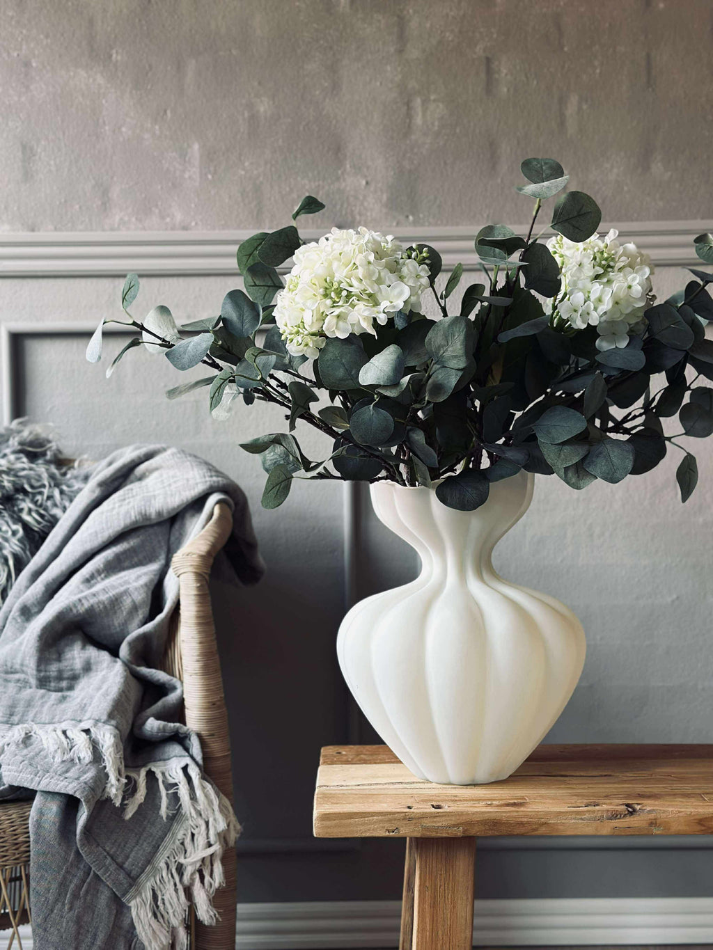 Vase I Mat Glas Konstruktion | Organisk Skulpturel Form Design | Indendørs Dekoration Til Blomster Og Bordopstillinger | Vanero