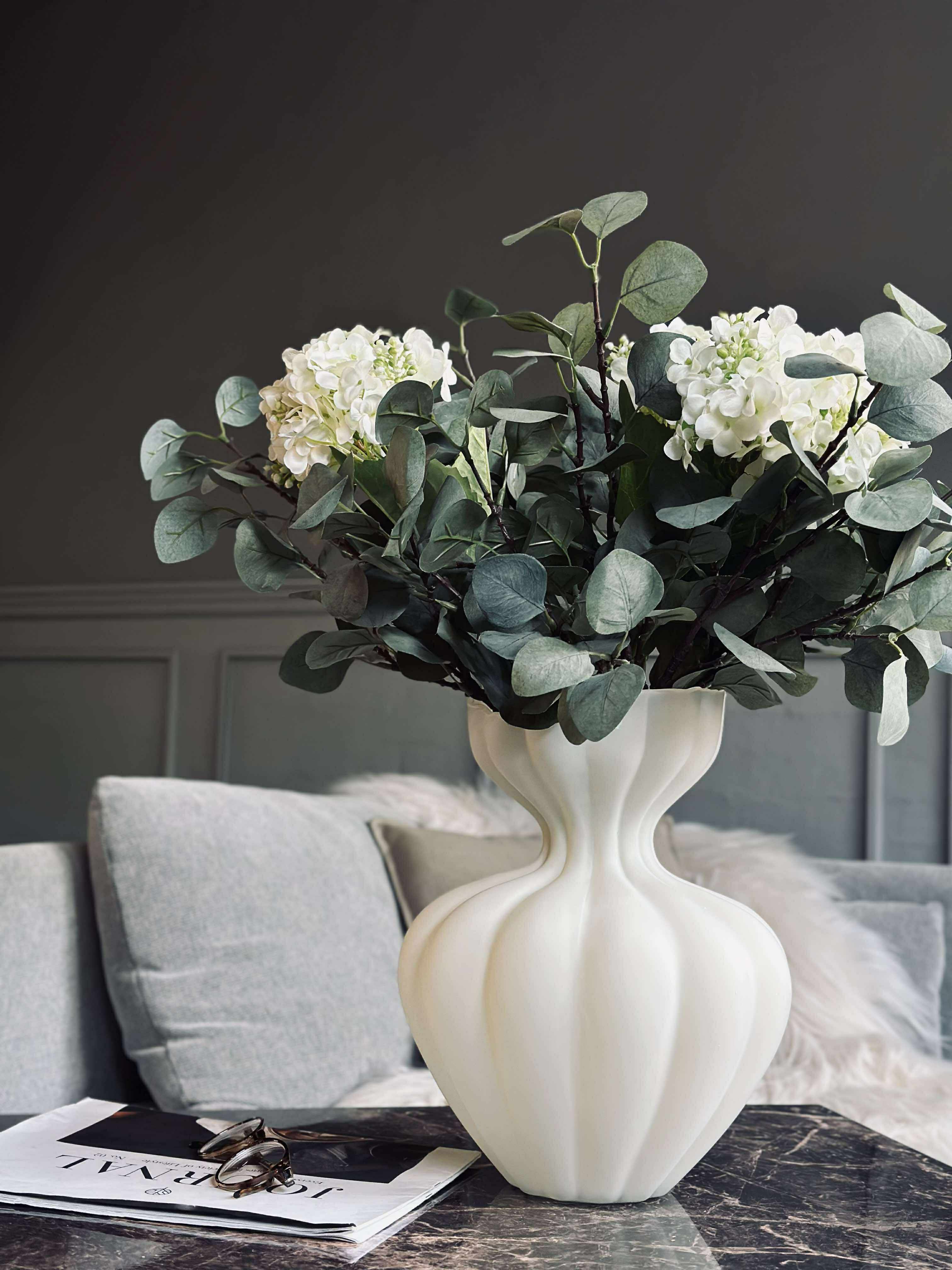 Vase I Mat Glas Konstruktion | Organisk Skulpturel Form Design | Indendørs Dekoration Til Blomster Og Bordopstillinger | Vanero
