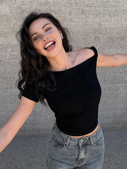 Asymmetrisk Crop Top | Off-Shoulder | Moderne og Elegant l Vanero