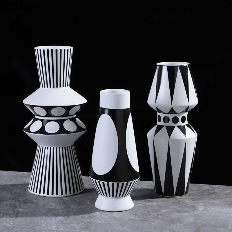 Keramisk Vase Med Geometrisk Design | Håndlavet Struktureret Silhuet Konstruktion | Indendørs Dekoration Til Blomster Og Udstillingsflader | Vanero