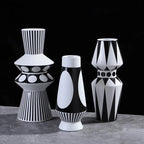 Keramisk Vase Med Geometrisk Design | Håndlavet Struktureret Silhuet Konstruktion | Indendørs Dekoration Til Blomster Og Udstillingsflader | Vanero