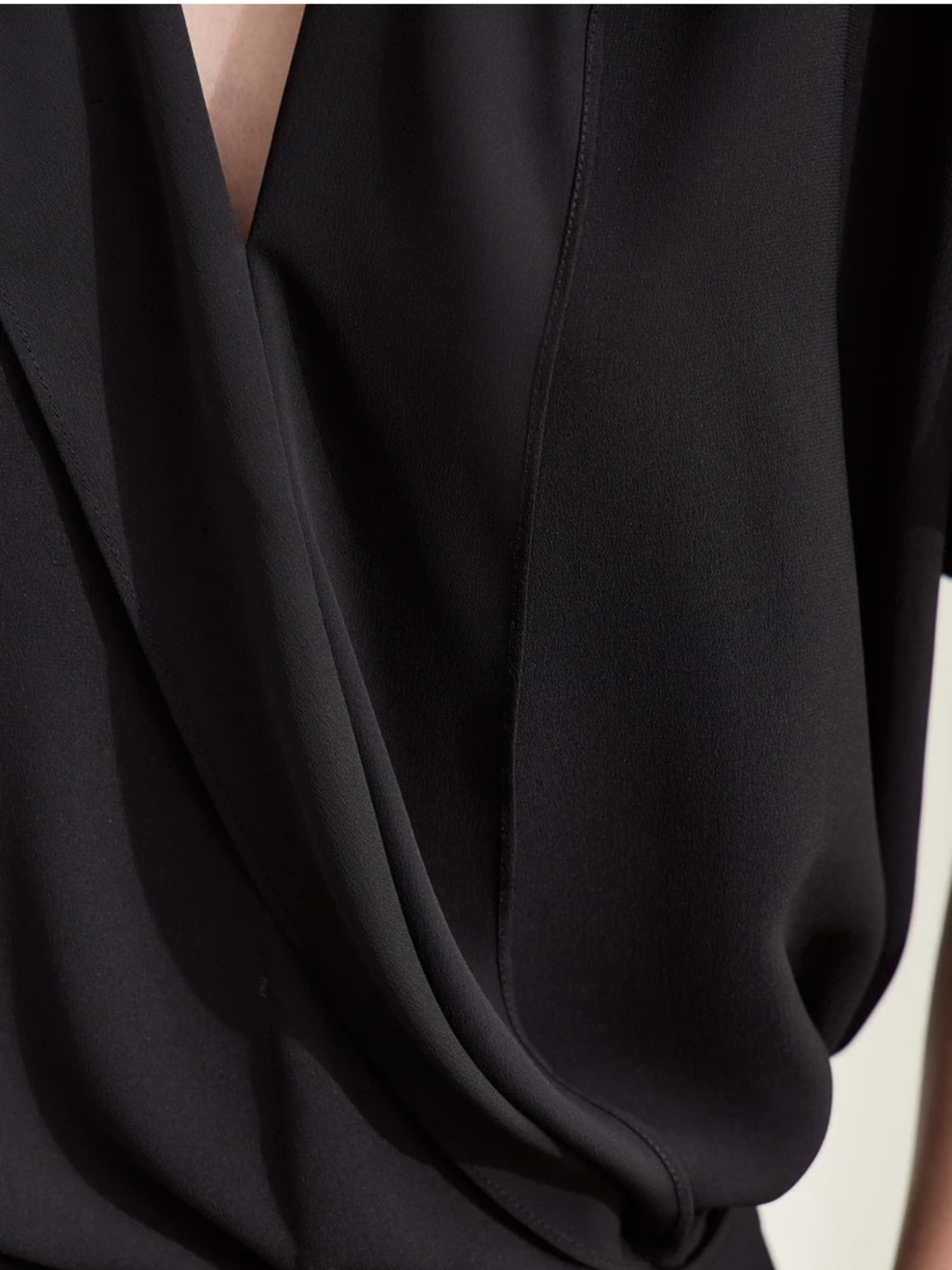 Dame Bluse Polyester Chiffon | Løs Pasform V-Hals Bluse | Kortærmet Design Til Hverdagsbrug | Vanero