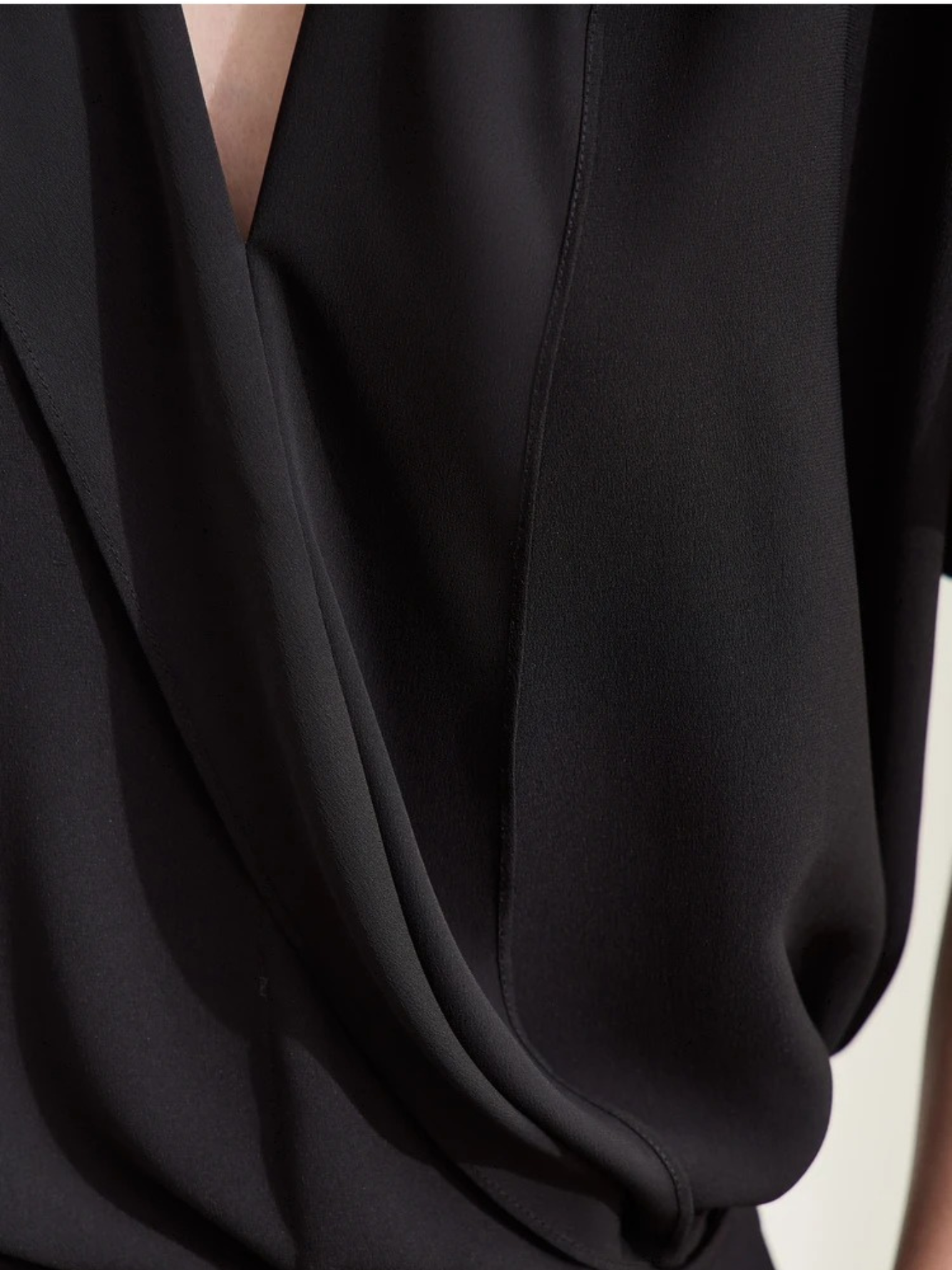 Dame Bluse Polyester Chiffon | Løs Pasform V-Hals Bluse | Kortærmet Design Til Hverdagsbrug | Vanero