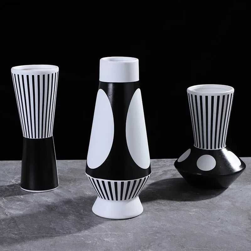 Keramisk Vase Med Geometrisk Design | Håndlavet Struktureret Silhuet Konstruktion | Indendørs Dekoration Til Blomster Og Udstillingsflader | Vanero