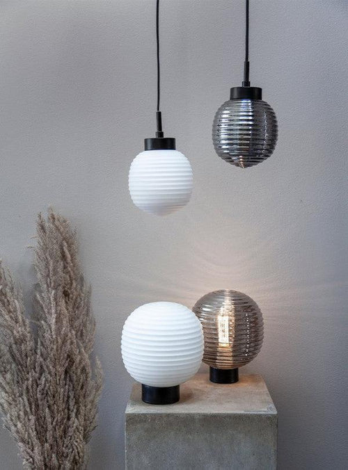 Bordlampe Med Opalglasskærm | Metalbase Med E27 Fatning | Ø20 cm Indendørs Belysning Til Soveværelser Og Sideborde | Vanero