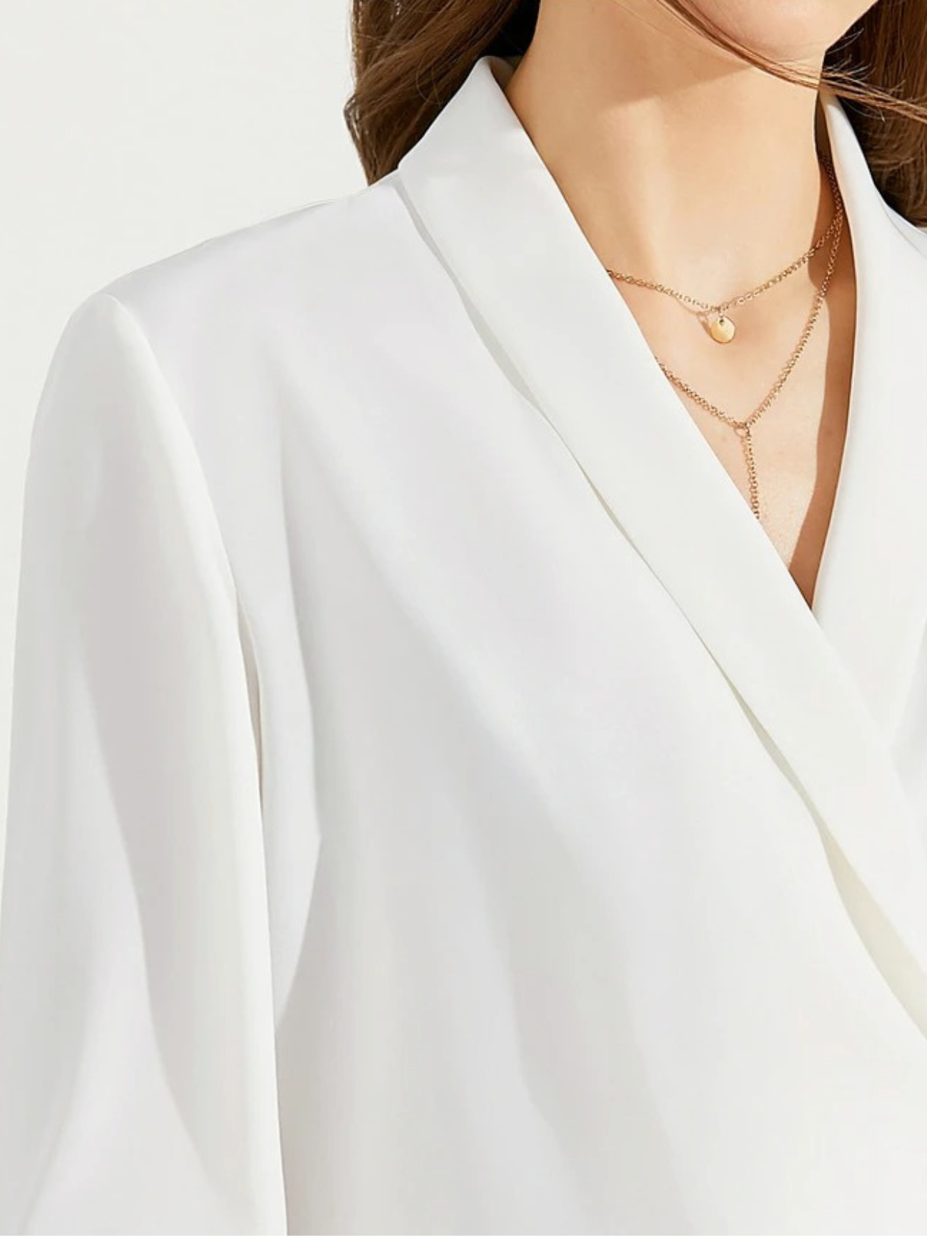 Asymmetrisk l chiffongbluse med jakkekrage l Vanero