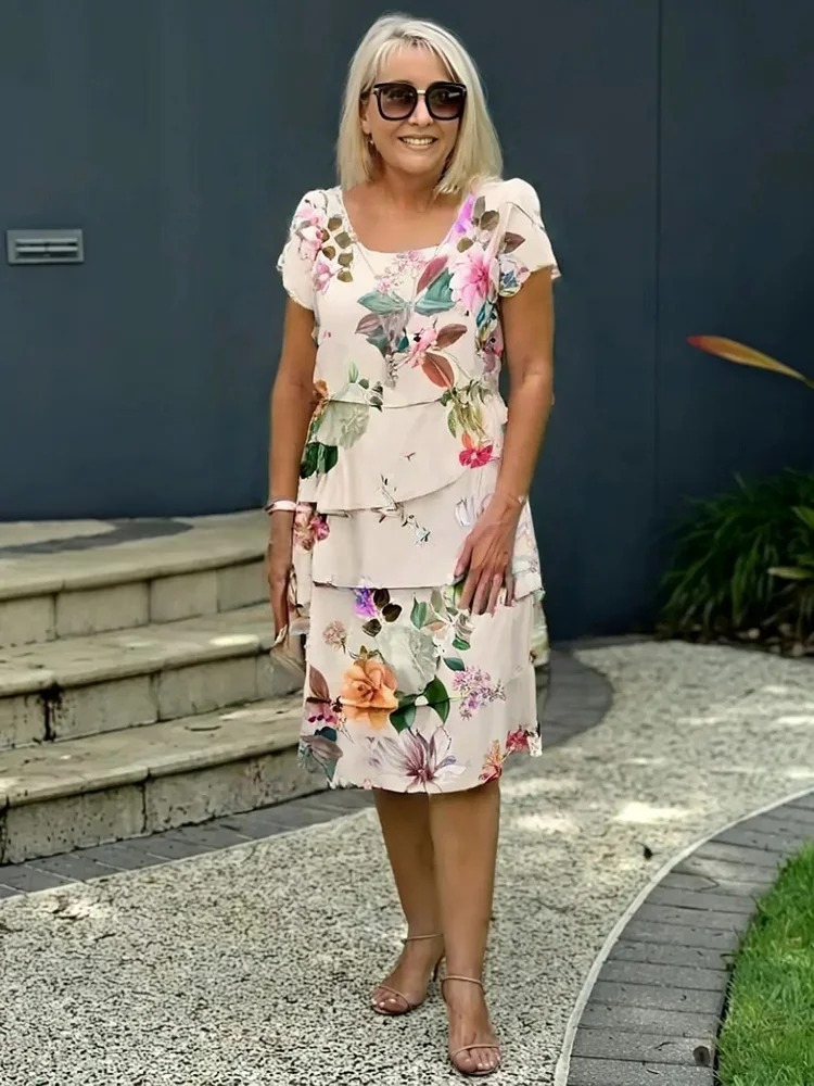 Emilie | Floral Lag-på-Lag Kjole l Vanero
