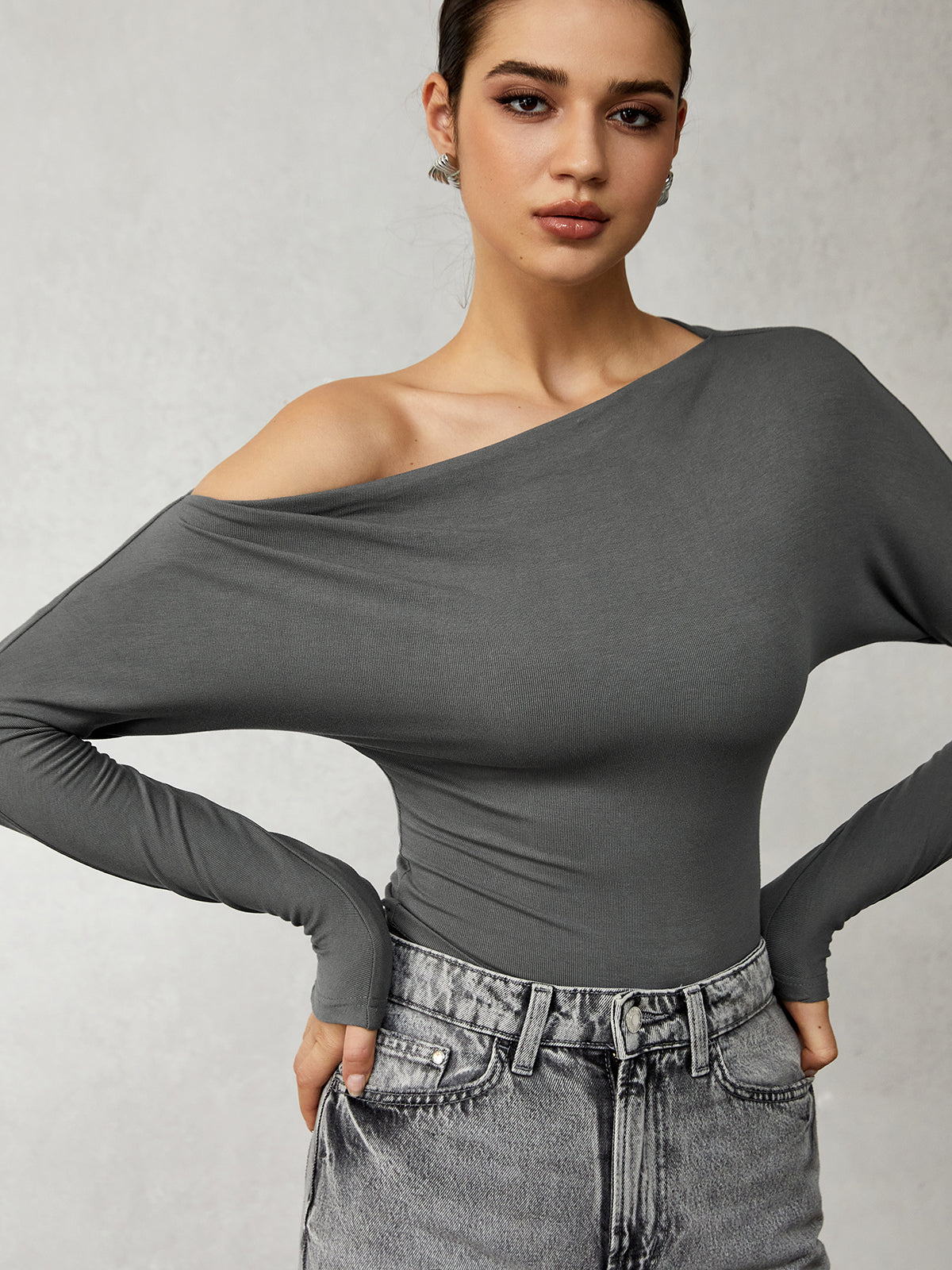 Bluse l med én skulder | Elegant & moderne stil l Vanero