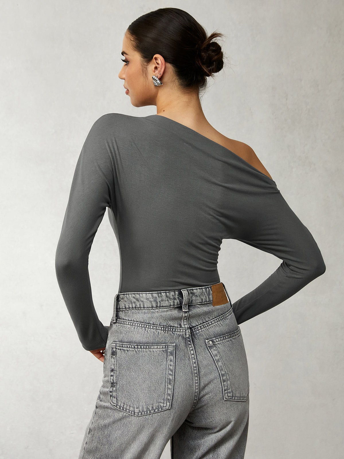 Bluse l med én skulder | Elegant & moderne stil l Vanero