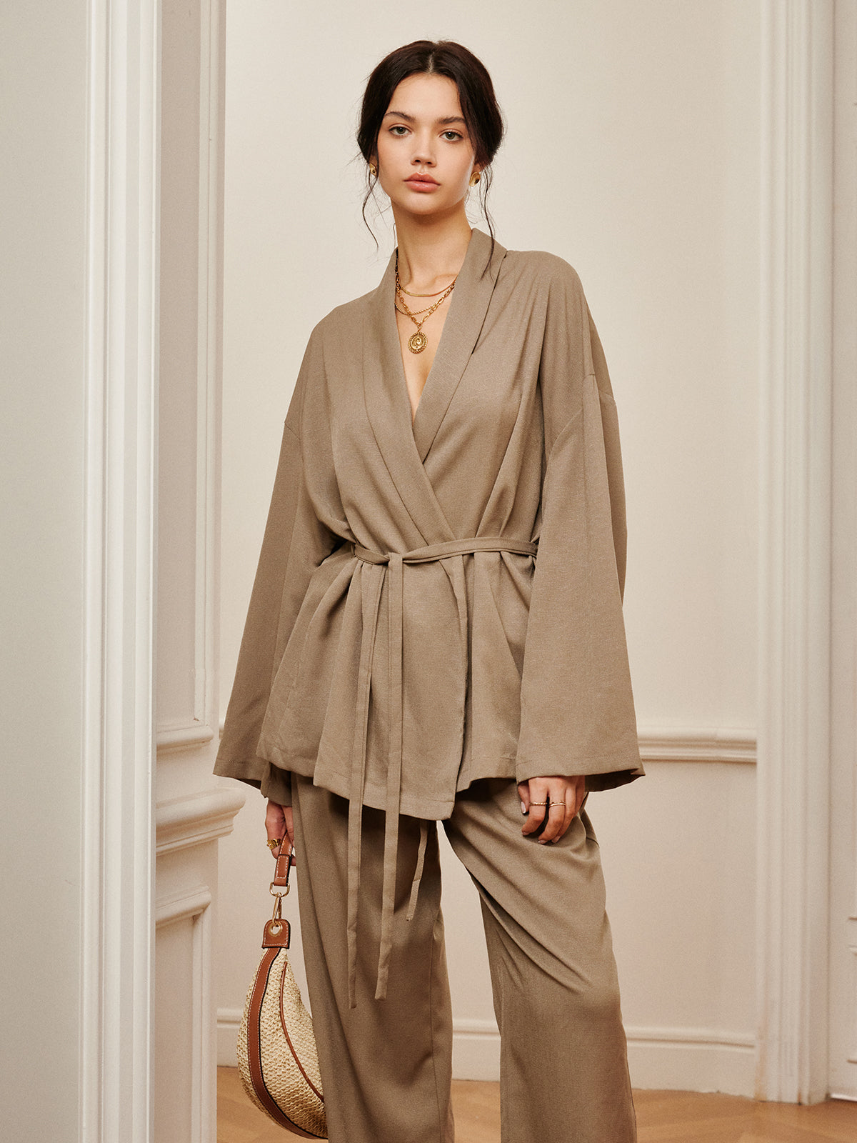 Beige Sæt med Bælte og Vide Bukser | Polyester | Elegant og Komfortabel l Vanero