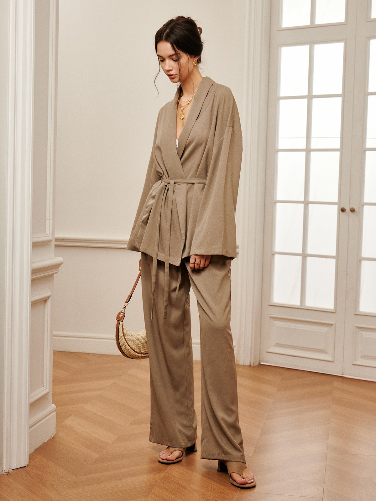 Beige Sæt med Bælte og Vide Bukser | Polyester | Elegant og Komfortabel l Vanero