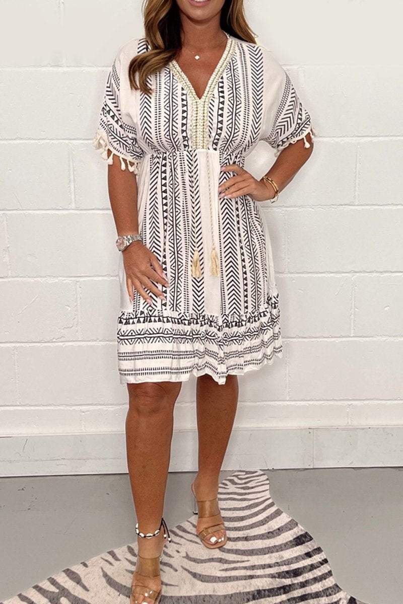 Boho Kjole l med V-Hals | Kvastedetaljer | Kort og Løs Pasform l Vanero