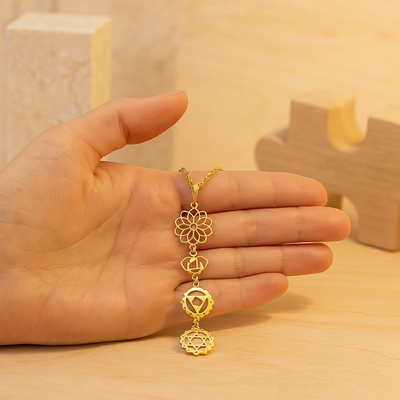 InnerBalance Gudinde Vedhæng | Chakra Halskæde for Spirituel Harmoni | Vanero