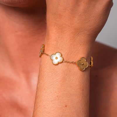 Armbånd med Kløvermotiv | Justerbar Kæde | Elegant Detalje l Vanero
