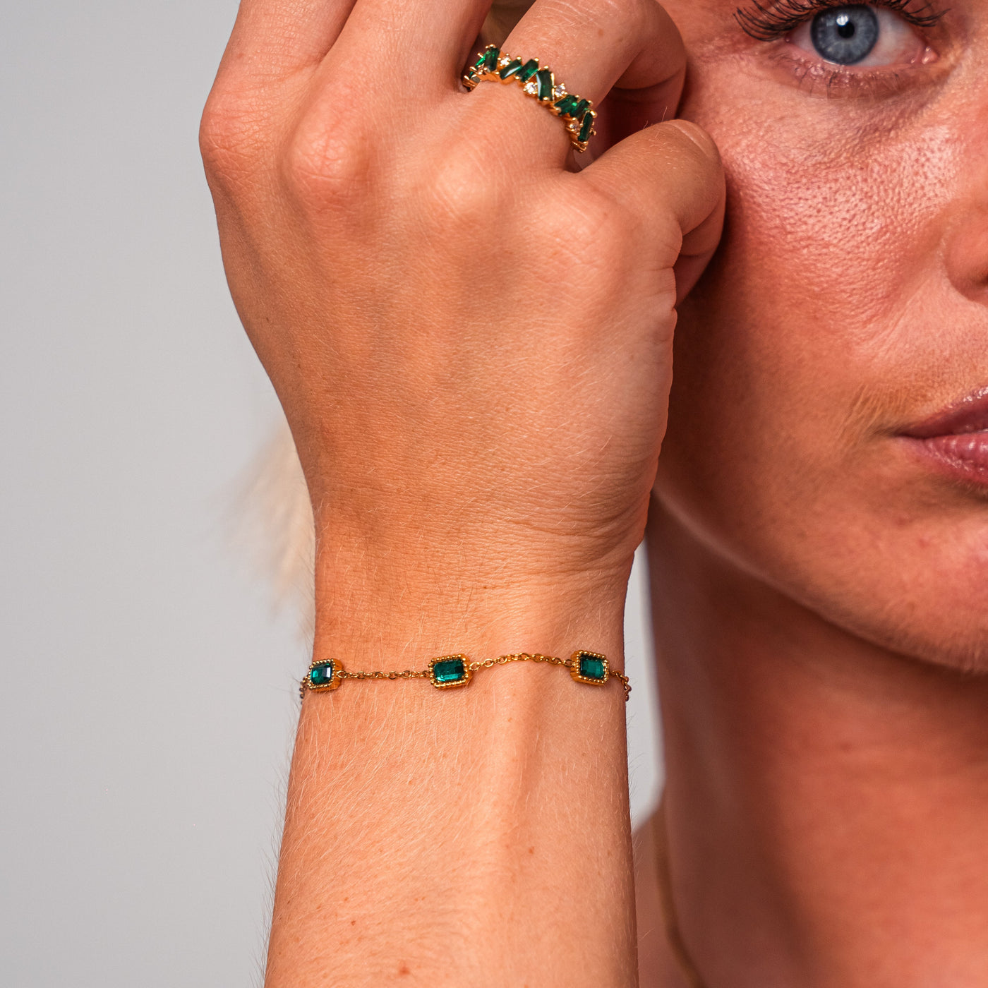 Armbånd med Rektangulære Krystaller | Justerbar Kæde | Elegant Glans l Vanero