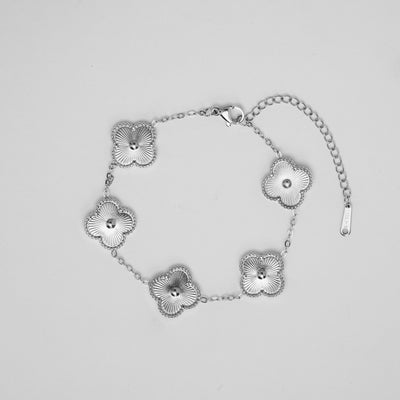 Armbånd med Kløvermotiv | Justerbar Kæde | Elegant Detalje l Vanero