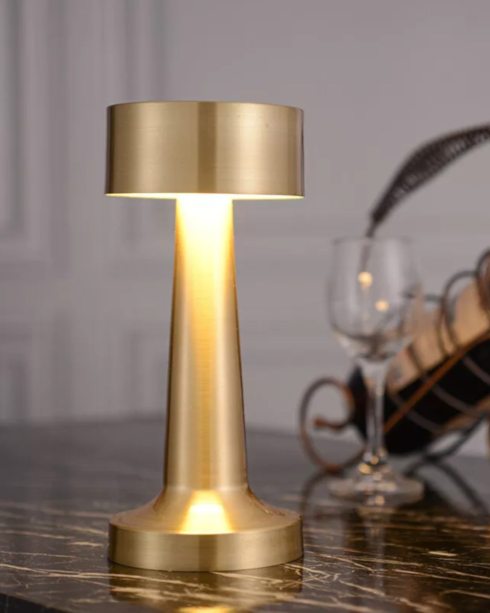 LED Bordlampe Rustfrit Stål | Genopladelig Dæmpbar Lampe med Touch-Betjening | Trådløs Indendørs Belysning | Vanero